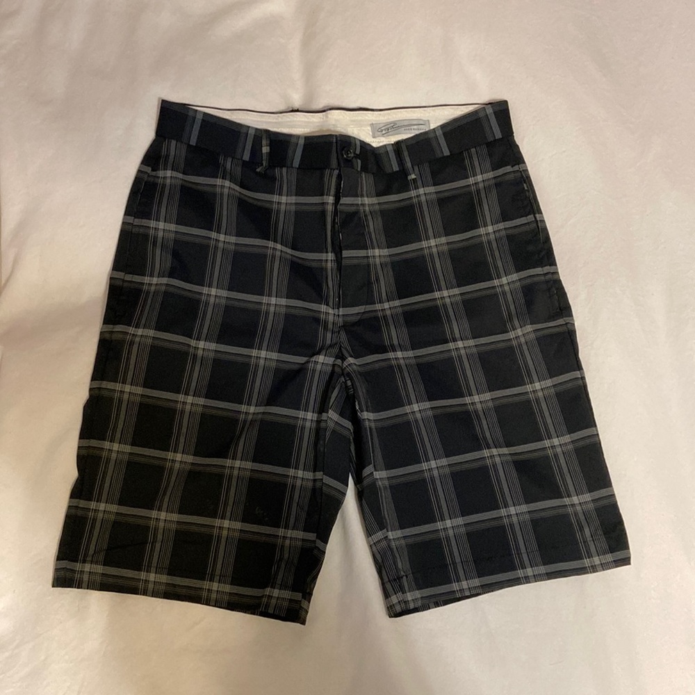 Greg Norman khaki shorts size 32